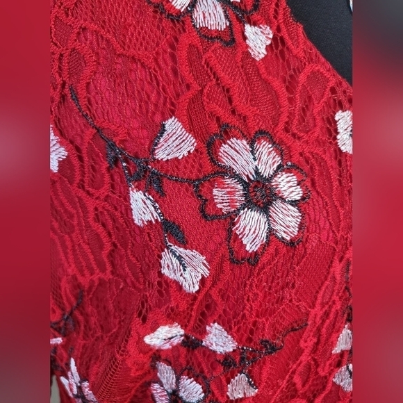 💚HP💚Karl Lagerfeld Paris Red Floral Lace Overlay Bell Sleeve Mini Dress - Picture 4 of 11